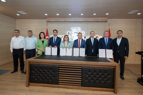Nizip Kültür ve Kongre Merkezi kullanımı imzalanan protokol ile Gaziantep Büyükşehir Belediyesi’ ne devredildi
